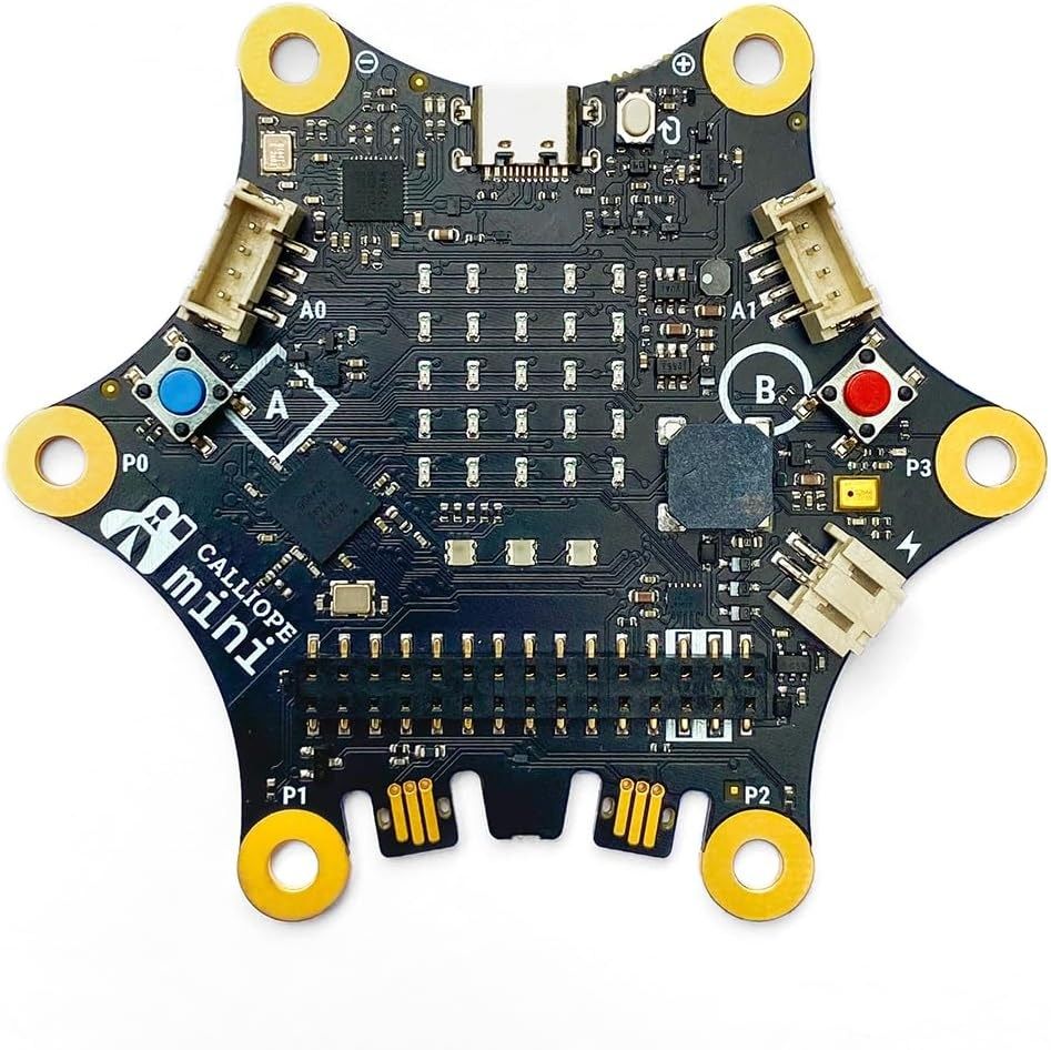 Sternfoermige schwarze Calliope-mini-3-Platine mit LED-Matrix, blauer und roter Taste, Grove-Anschluessen und USB-C-Buchse.