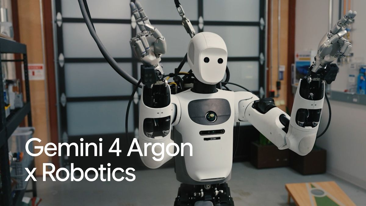 Weißer humanoider Roboter Apollo mit erhobenen Roboterhänden in einer Werkhalle, rechts unten ein Cornhole-Brett, links der Schriftzug „Gemini 4 Argon x Robotics“
