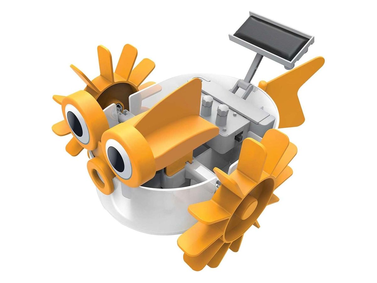 Montierter Aqua Robot: weißer Schwimmkörper mit orangefarbenen Schaufelrädern, Flossen, großen Augen und Solarmodul.