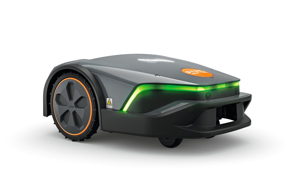 STIHL iMOW 7 EVO schräg von vorn links