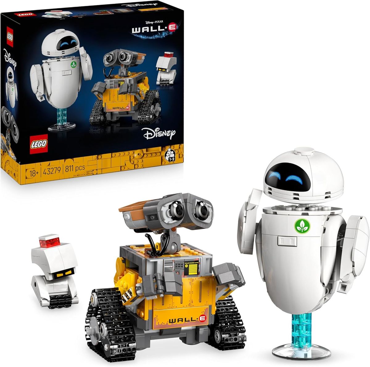Verpackung des LEGO Sets 43279 und daneben die drei gebauten Roboter: der kleine M-O, der gelbe WALL·E auf Ketten und die weiße EVE auf transparentem Ständer
