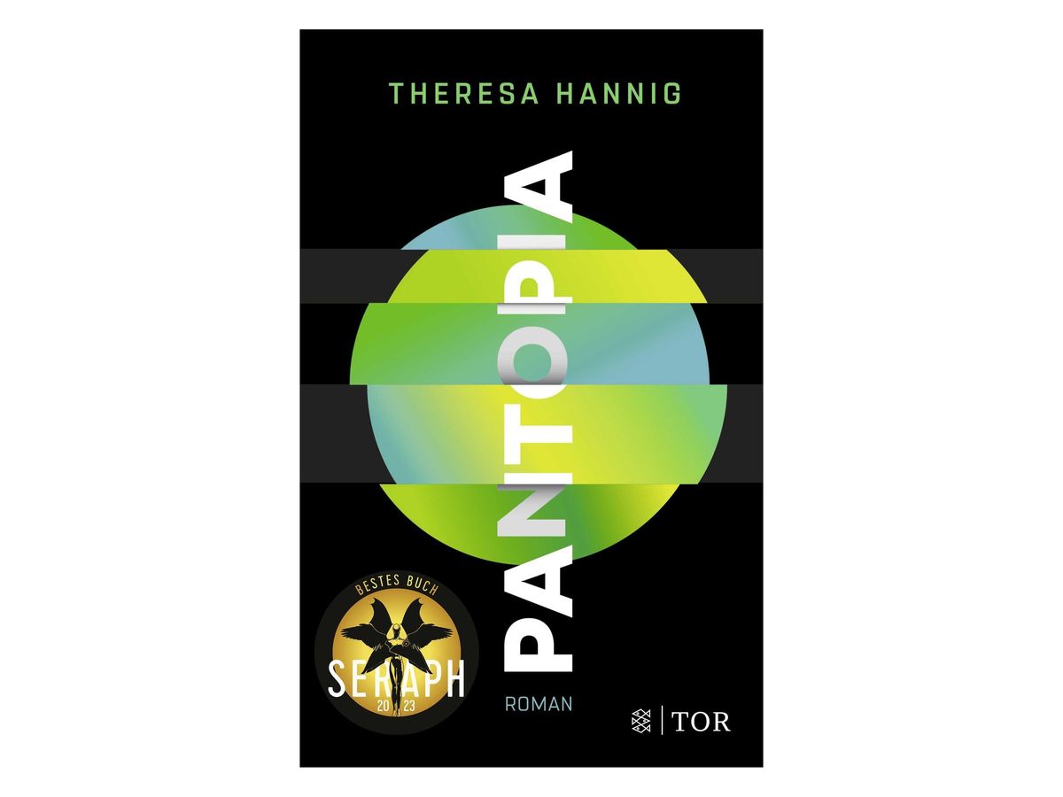Buchcover „Pantopia“ von Theresa Hannig: schwarzer Grund mit einer grün-gelb-blauen Kugel, die von dunklen Querbalken durchschnitten wird, der Titel steht senkrecht in weißen Großbuchstaben, links unten ein goldenes Siegel „Bestes Buch Seraph 2023“, Verlagslogo Tor