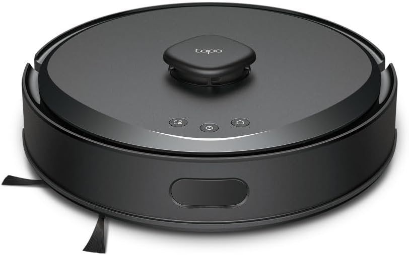 Der schwarze Tapo RV30 Max mit LiDAR-Aufsatz und drei Tasten auf der Oberseite von vorn.