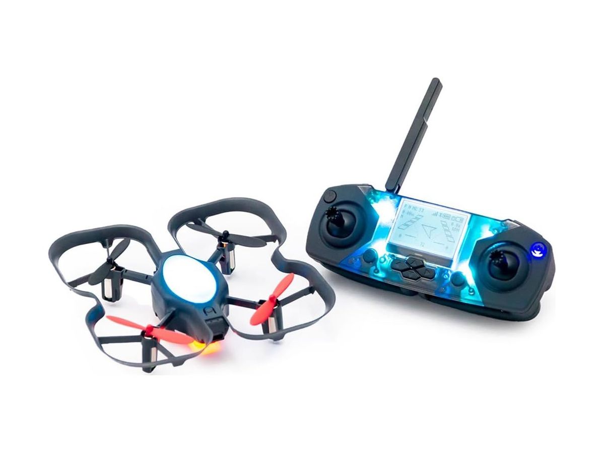 Die CoDrone EDU mit Propellerschutzrahmen und roten Propellern neben dem beleuchteten Smart Controller mit Antenne und LCD-Display.