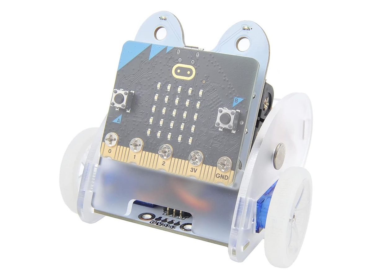 Kleines Roboterauto aus mattiertem Acryl mit zwei großen weißen Rädern und eingestecktem micro:bit an der Front – der micro:bit gehört nicht zum Lieferumfang.