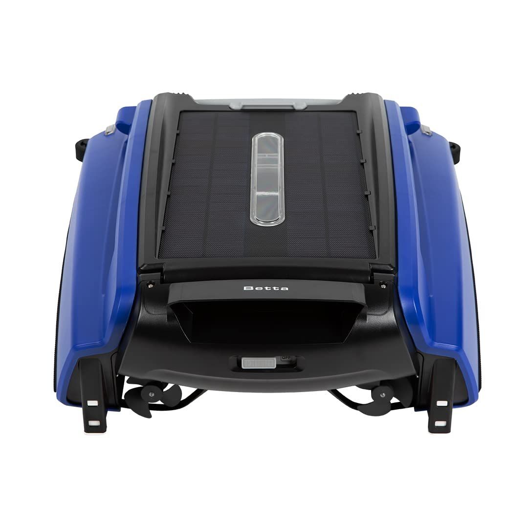 Blauer Betta SE Poolskimmer von vorn mit Solarpanel auf der Oberseite und geöffneter Ansaugöffnung.