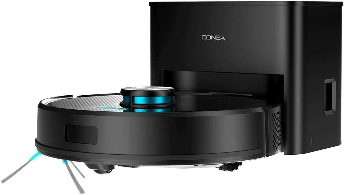 Der schwarze Conga Y50 X-Treme ist an seine schwarze Absaugstation mit Conga-Schriftzug angedockt.