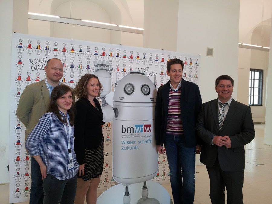 RobotChallenge 2015: Ein Interview mit Dr. Roland Stelzer von Happylab und der INNOC