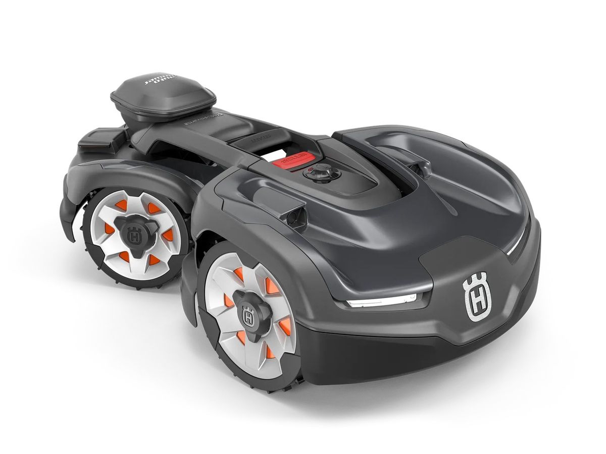 Seitenansicht des Husqvarna Automower 435X AWD NERA