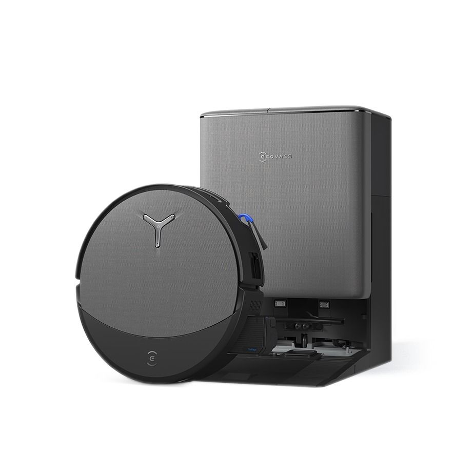Der schwarze Saugroboter DEEBOT T90 PRO OMNI steht vor seiner dunkelgrauen OMNI-Station auf weißem Hintergrund.