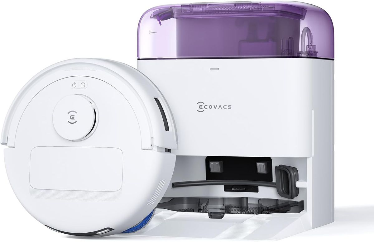 Der weiße DEEBOT mini lehnt vor seiner kompakten weißen Station mit violettem, transparentem Tankdeckel.