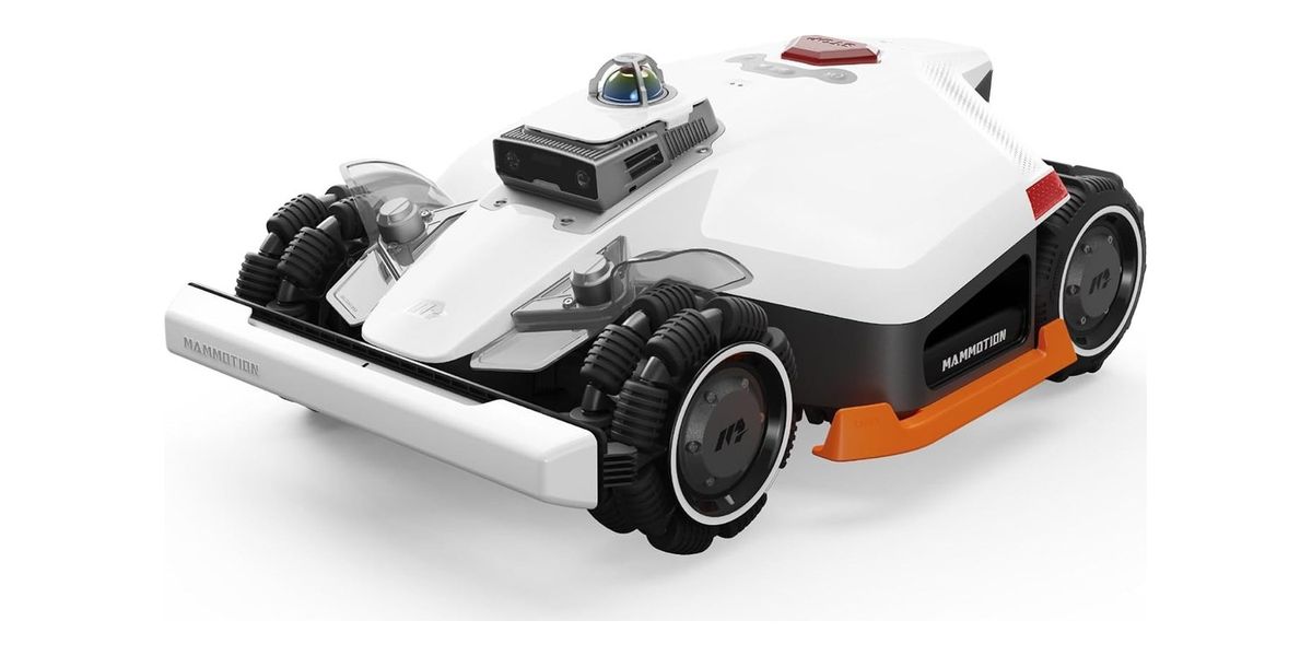 Weißer Allrad-Mähroboter Mammotion LUBA 3 AWD schräg von vorn, mit Kugel-LiDAR auf dem Dach, Kameramodul, weißem Frontstoßfänger und breiten Stollenrädern