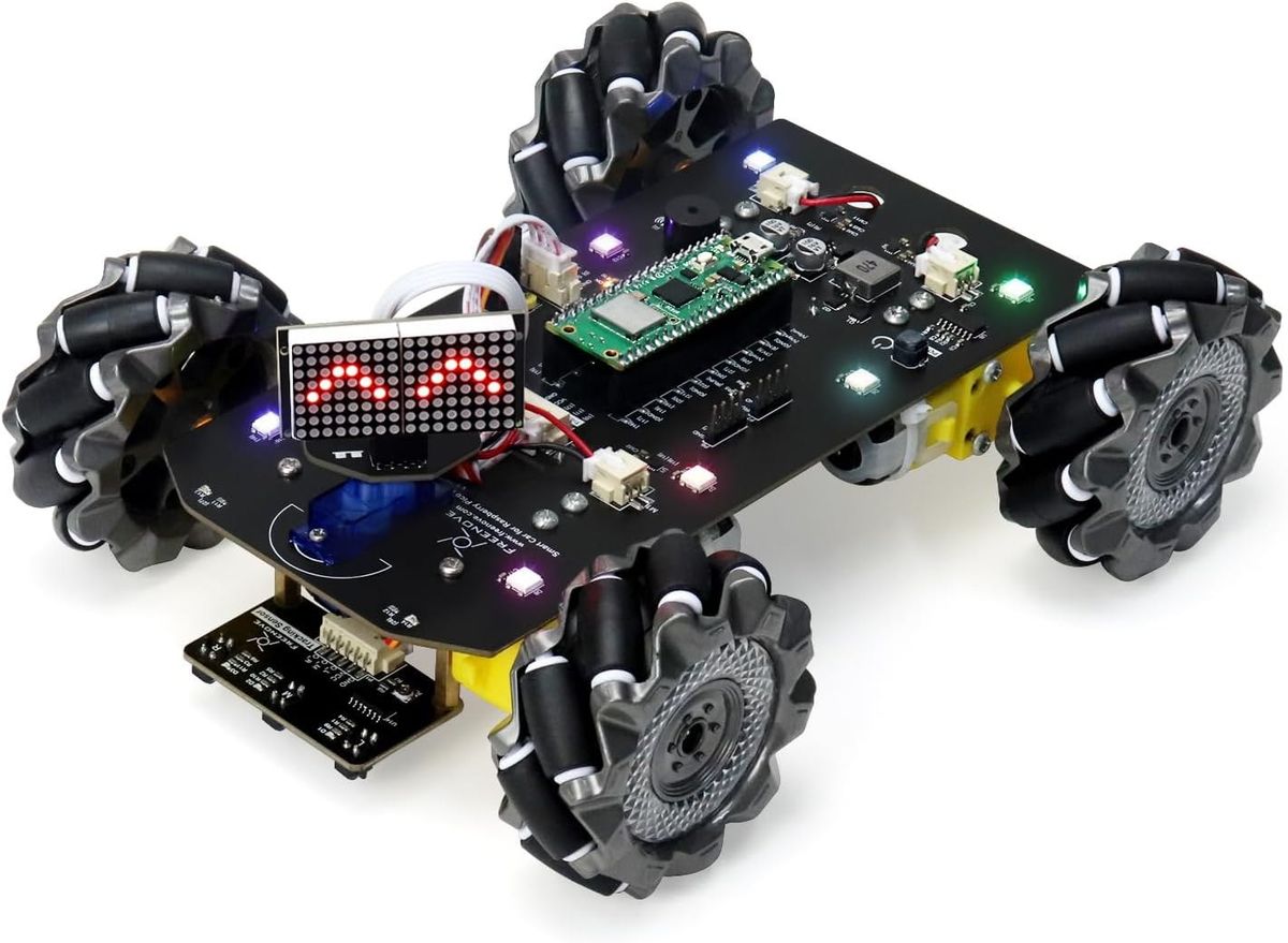 Roboterauto mit vier Mecanum-Rädern, Raspberry Pi Pico W auf der Platine, rot leuchtender LED-Matrix und bunten LEDs am Rand.