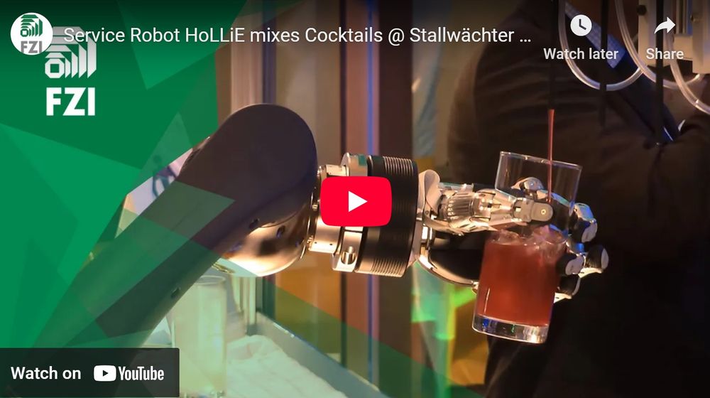 Cocktail-Roboter HoLLiE mixt in Berlin