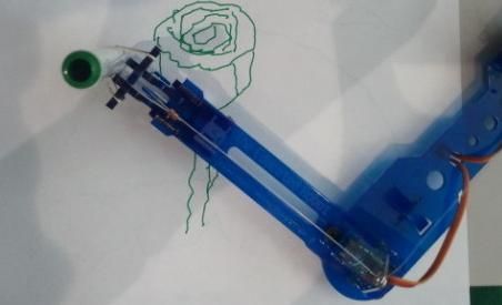 PicassoBot, der zeichnende Roboterarm