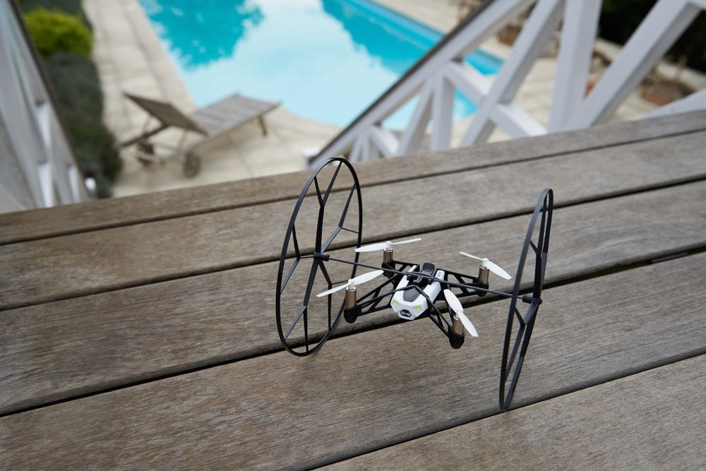 Die Parrot Rolling-Spider ist eine Mini-Drohne für kurzweilige Flüge