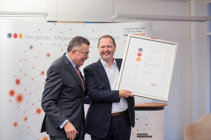 CEO Saim Alkan bei der Vergabe der Auszeichnung „Ausgezeichneter Ort 2015“ der Initiative „Deutschland – Land der Ideen“.